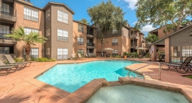 JLL closes sale, financing of Northwest Houston apartments